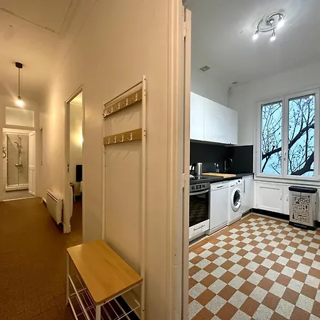 Lattre A Parking Et Terrasse Apartament