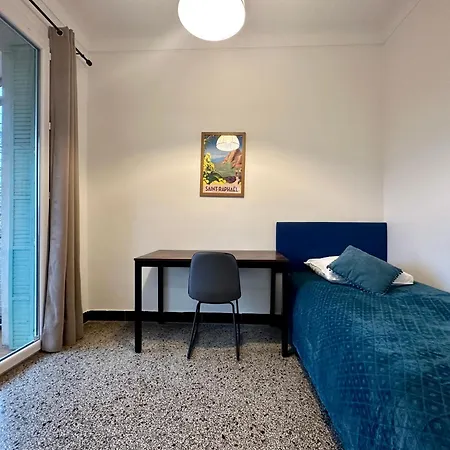 Lattre A Parking Et Terrasse Fréjus
